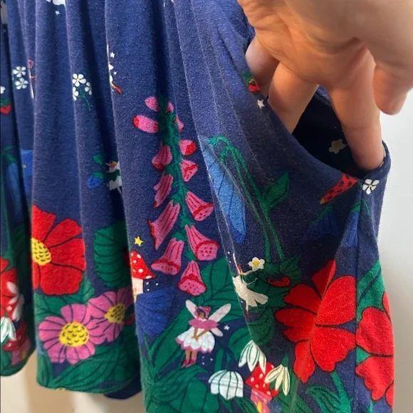 Mini Boden Dark Blue Dress with Colorful Fairy 🧚‍♀️ & Floral Design Size 5-6 Y - Picture 6 of 10